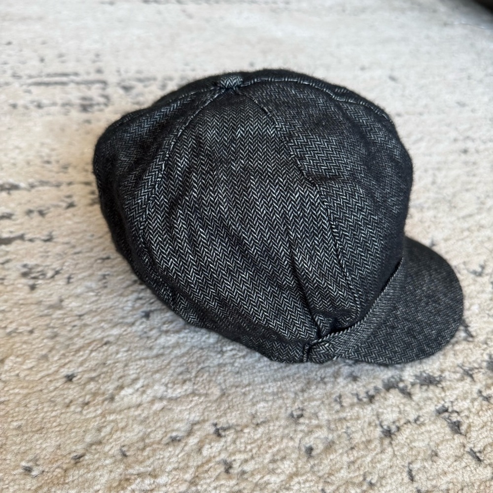 Like New Woman’s Black and Gray Herringbone Cabbie Cap Y2K One Size - Picture 2 of 10